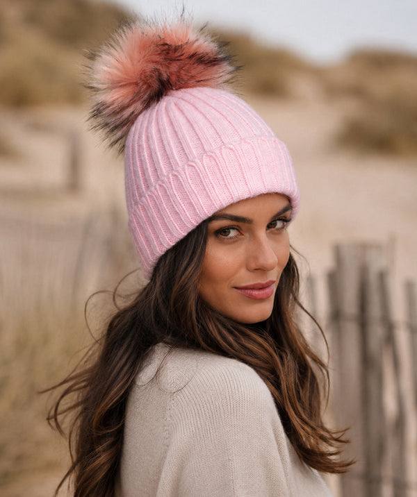 Kiara - Gorro con ribete de piel sintética